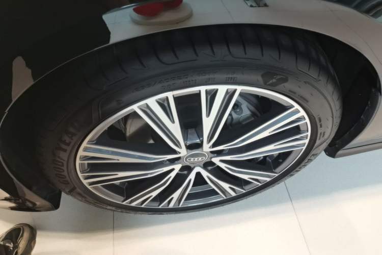 Used Audi A6L 2024 45 TFSI Prestige Dynamic Edition Left Front Wheel Hub