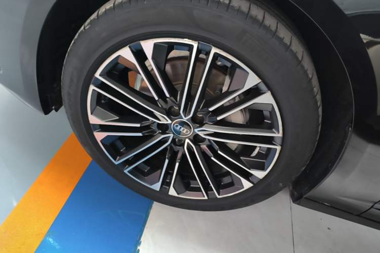 Used Audi A6L 2024 40 TFSI Luxury Prestige Edition Left Front Wheel Hub