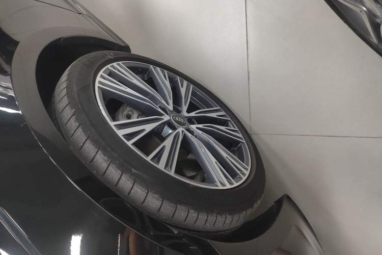Used Audi A6L 2024 40 TFSI Luxury Dynamic Edition Left Front Wheel Hub