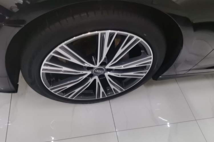 Used Audi A6L 2024 40 TFSI Luxury Dynamic Edition Left Front Wheel Hub