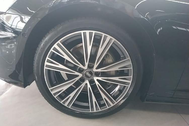 Used Audi A6L 2024 45 TFSI Prestige Dynamic Edition Left Front Wheel Hub