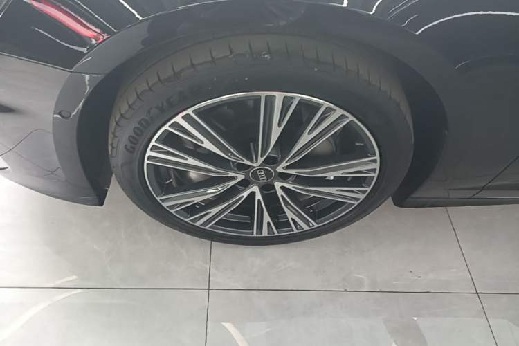 Used Audi A6L 2024 45 TFSI quattro Prestige Dynamic Edition Left Front Wheel Hub