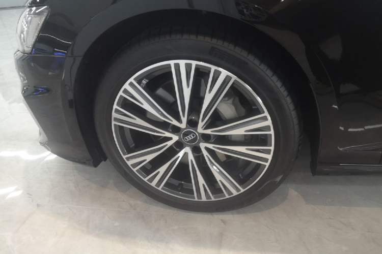 Used Audi A6L 2024 55 TFSI quattro Prestige Dynamic Edition Left Front Wheel Hub