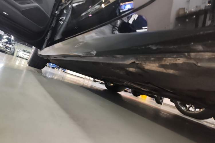 Used Audi A6L 2024 40 TFSI Luxury Prestige Edition Left Side Sill