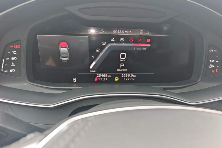 Used Audi A6L 2024 40 TFSI Luxury Dynamic Edition Odometer Close Up