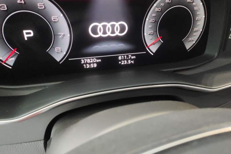 Used Audi A6L 2024 55 TFSI quattro Prestige Dynamic Edition Odometer Close Up