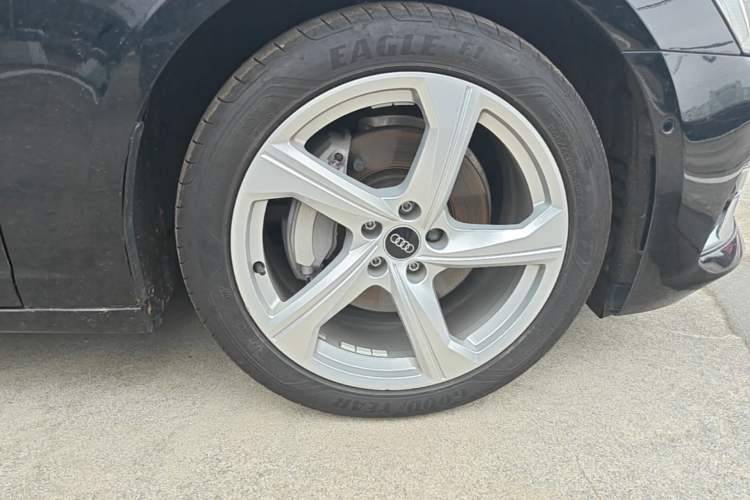 Used Audi A6L 2024 45 TFSI quattro Prestige Elegant Edition Right Front Wheel Hub