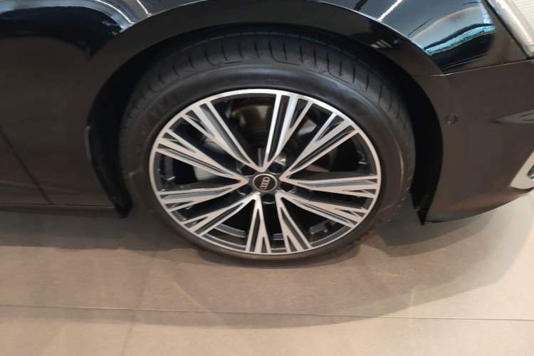 Used Audi A6L 2024 45 TFSI quattro Prestige Dynamic Edition Right Front Wheel Hub