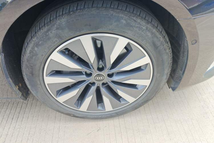 Used Audi A6L 2024 45 TFSI Prestige Elegant Edition Right Front Wheel Hub