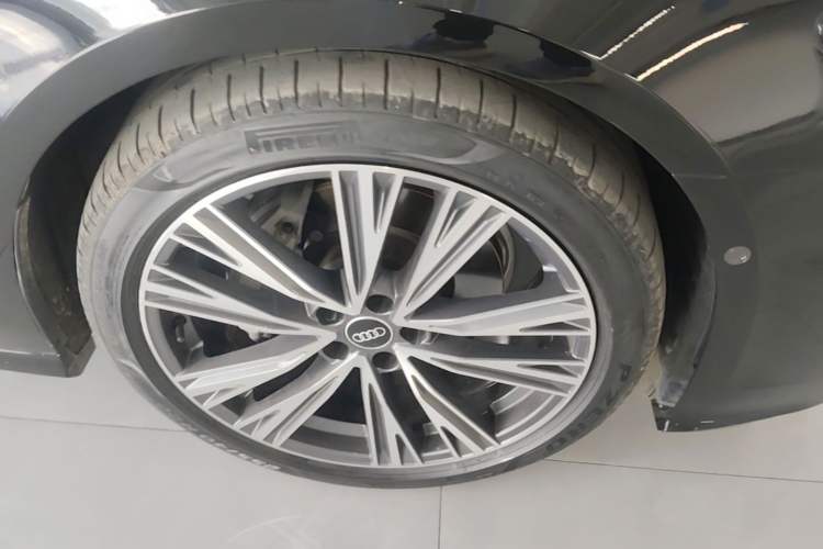 Used Audi A6L 2024 45 TFSI quattro Prestige Dynamic Edition Right Front Wheel Hub