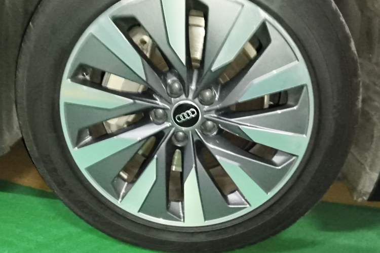 Used Audi A6L 2024 45 TFSI Prestige Elegant Edition Right Front Wheel Hub