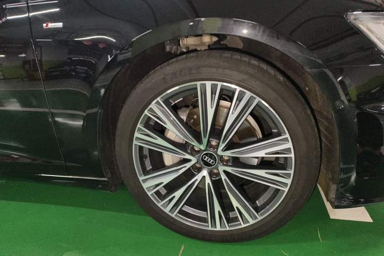 Used Audi A6L 2024 55 TFSI quattro Prestige Dynamic Edition Right Front Wheel Hub