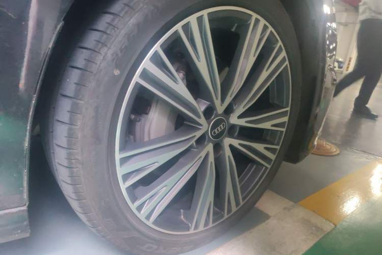 Used Audi A6L 2024 45 TFSI Prestige Dynamic Edition Right Front Wheel Hub