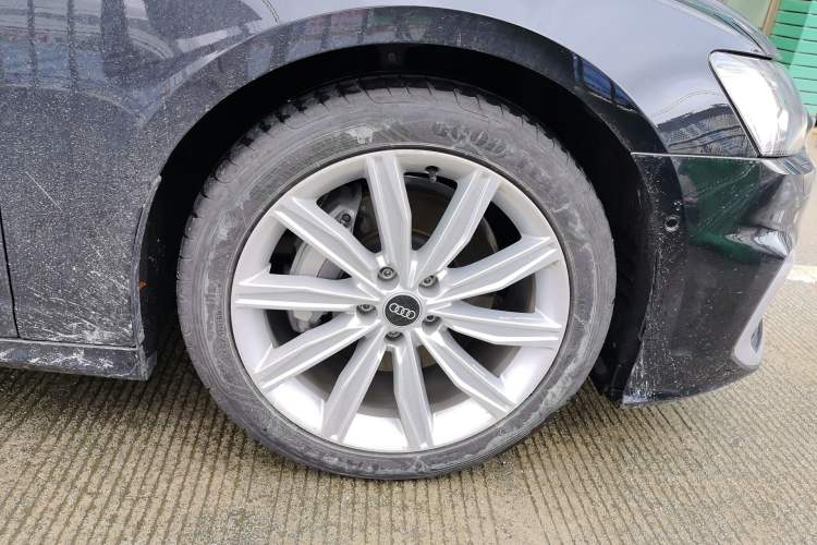 Used Audi A6L 2024 45 TFSI quattro Prestige Dynamic Edition Right Front Wheel Hub