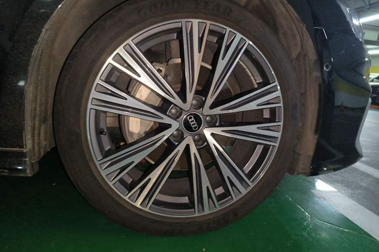 Used Audi A6L 2024 45 TFSI quattro Prestige Dynamic Edition Right Front Wheel Hub