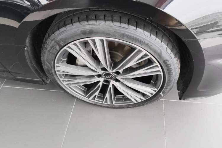 Used Audi A6L 2024 45 TFSI Prestige Dynamic Edition Right Front Wheel Hub