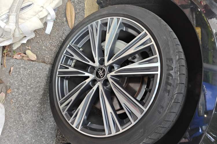 Used Audi A6L 2024 45 TFSI quattro Prestige Dynamic Edition Right Front Wheel Hub