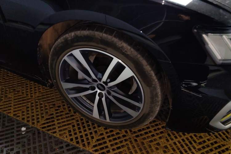 Used Audi A6L 2024 40 TFSI Luxury Dynamic Edition Right Front Wheel Hub