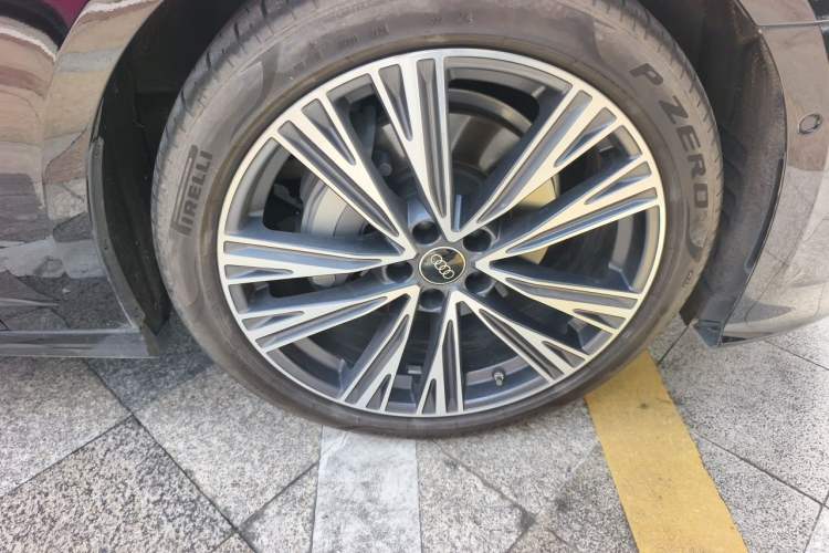 Used Audi A6L 2024 45 TFSI quattro Prestige Dynamic Edition Right Front Wheel Hub