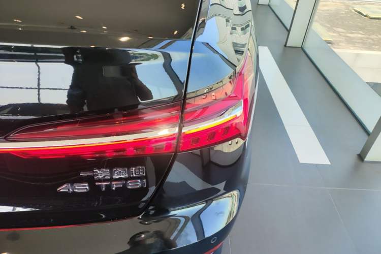 Used Audi A6L 2024 40 TFSI Luxury Dynamic Edition Right Rear Taillight