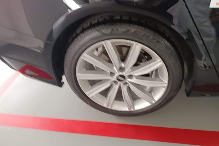 Used Audi A6L 2024 45 TFSI Prestige Dynamic Edition Right Rear Wheel Hub
