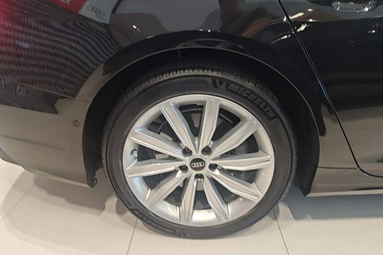 Used Audi A6L 2024 45 TFSI Prestige Dynamic Edition Right Rear Wheel Hub