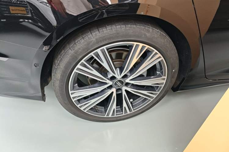 Used Audi A6L 2024 45 TFSI quattro Prestige Dynamic Edition Right Rear Wheel Hub