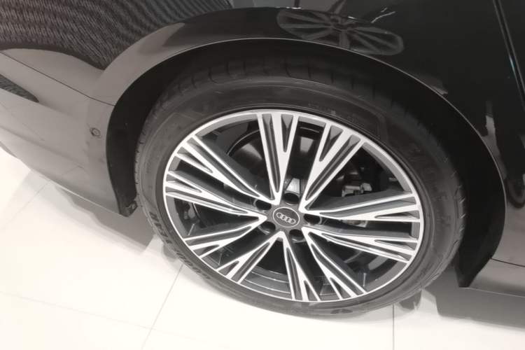 Used Audi A6L 2024 45 TFSI Prestige Dynamic Edition Right Rear Wheel Hub