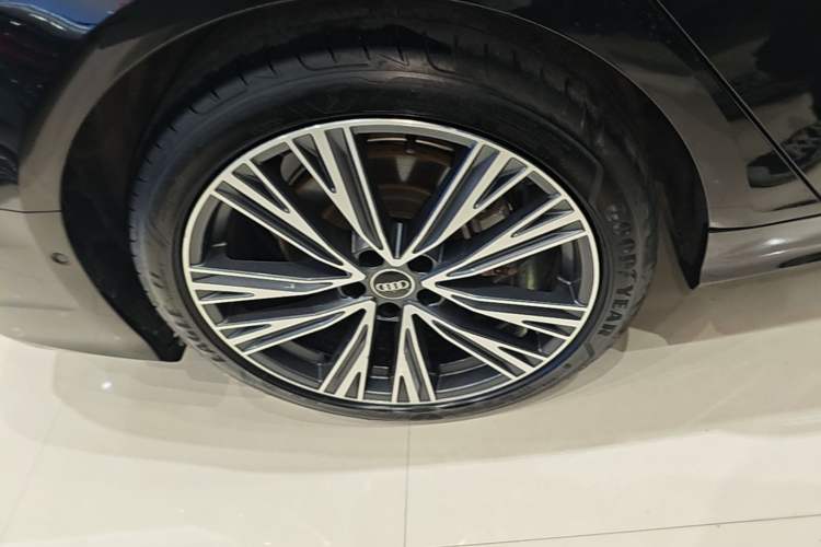 Used Audi A6L 2024 45 TFSI quattro Prestige Dynamic Edition Right Rear Wheel Hub