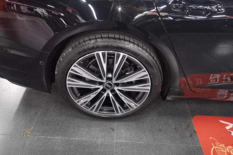 Used Audi A6L 2024 45 TFSI quattro Prestige Dynamic Edition Right Rear Wheel Hub