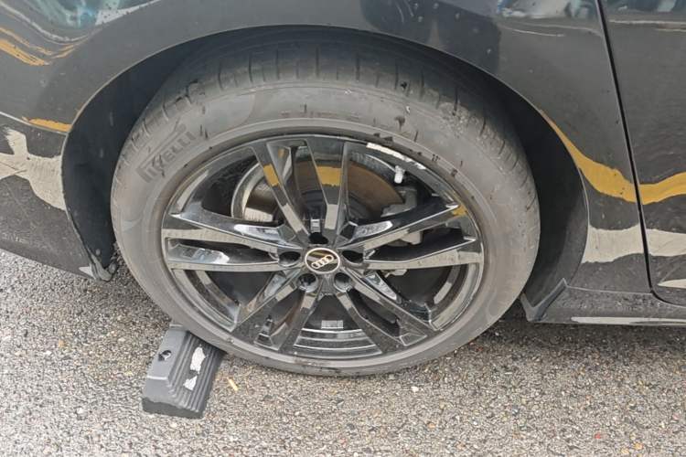 Used Audi A6L 2024 40 TFSI Luxury Dynamic Edition Right Rear Wheel Hub