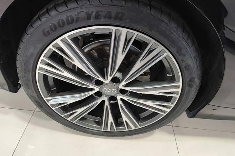 Used Audi A6L 2024 40 TFSI Luxury Dynamic Edition Right Rear Wheel Hub