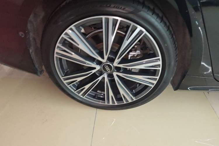 Used Audi A6L 2024 45 TFSI quattro Prestige Dynamic Edition Right Rear Wheel Hub