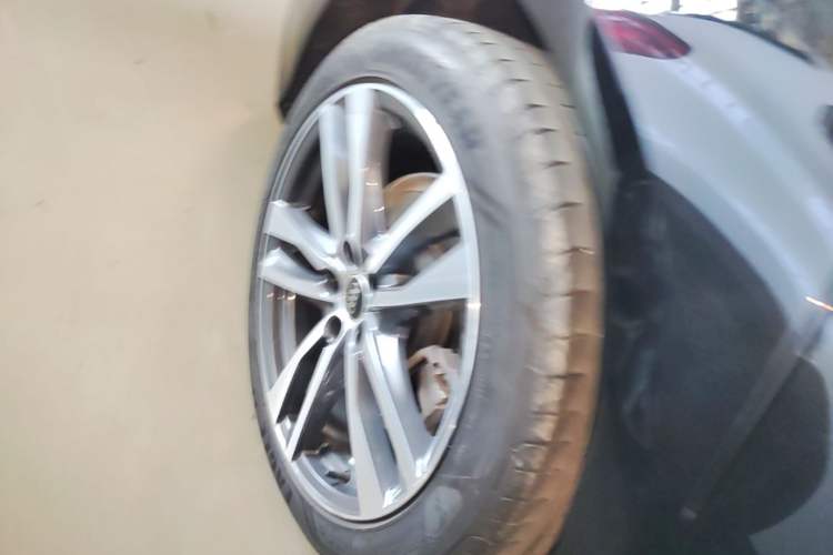 Used Audi A6L 2024 40 TFSI Luxury Dynamic Edition Right Rear Wheel Hub