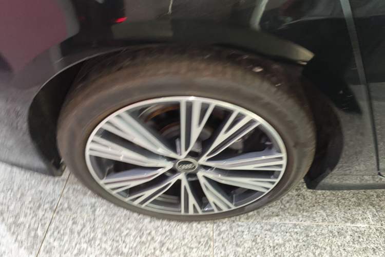 Used Audi A6L 2024 40 TFSI Luxury Dynamic Edition Right Rear Wheel Hub