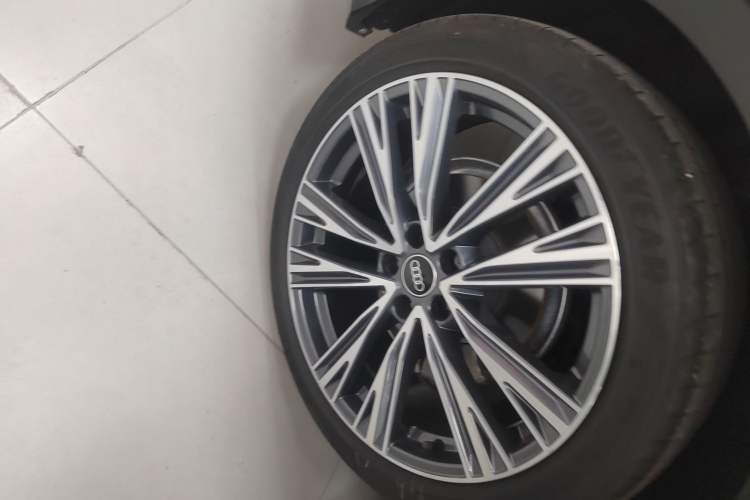 Used Audi A6L 2024 40 TFSI Luxury Dynamic Edition Right Rear Wheel Hub