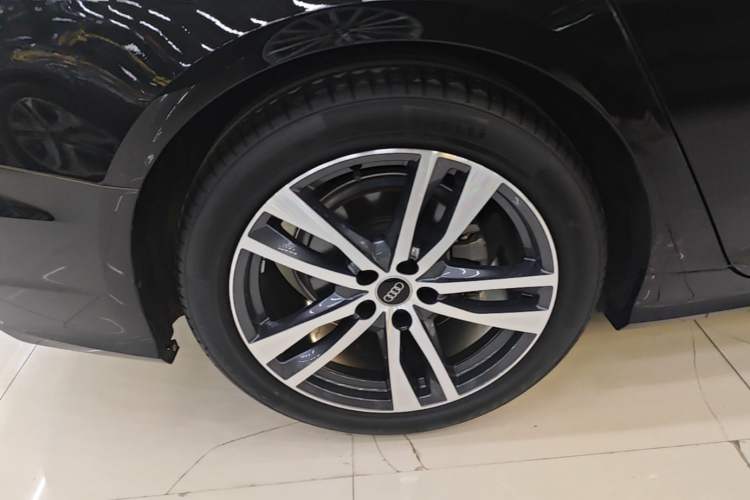 Used Audi A6L 2024 40 TFSI Luxury Dynamic Edition Right Rear Wheel Hub