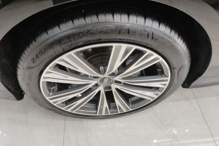 Used Audi A6L 2024 40 TFSI Luxury Dynamic Edition Right Rear Wheel Hub