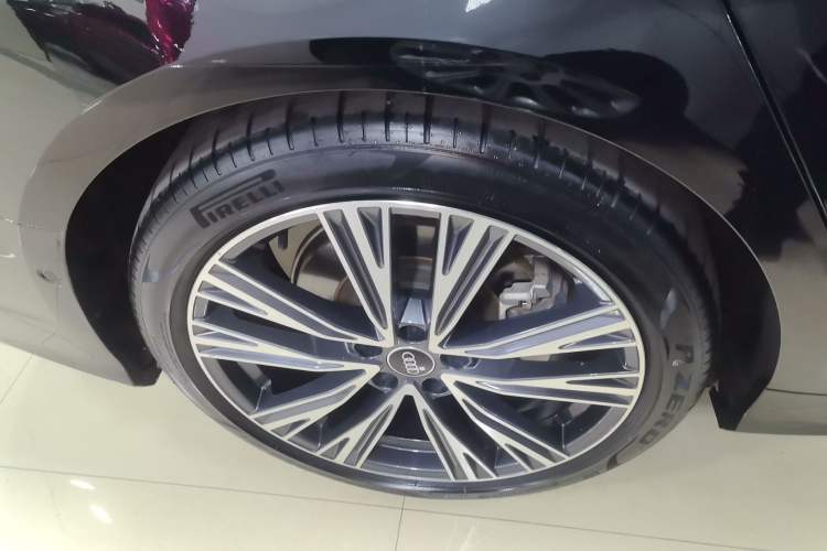 Used Audi A6L 2024 45 TFSI quattro Prestige Dynamic Edition Right Rear Wheel Hub