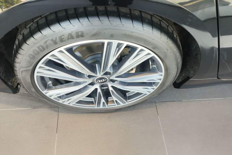Used Audi A6L 2024 40 TFSI Luxury Dynamic Edition Right Rear Wheel Hub