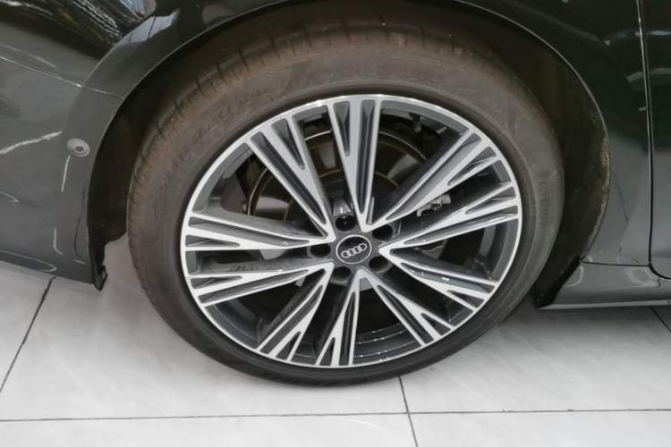 Used Audi A6L 2024 45 TFSI Prestige Dynamic Edition Right Rear Wheel Hub