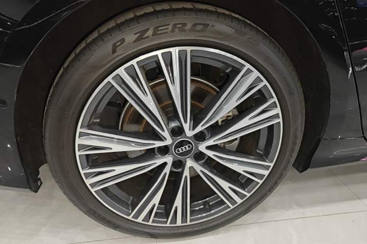 Used Audi A6L 2024 45 TFSI quattro Prestige Dynamic Edition Right Rear Wheel Hub