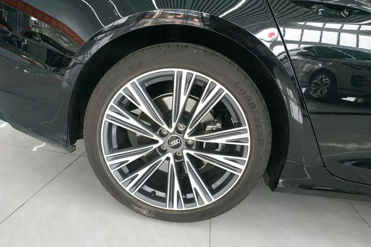 Used Audi A6L 2024 45 TFSI quattro Prestige Dynamic Edition Right Rear Wheel Hub