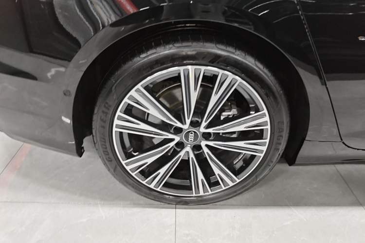 Used Audi A6L 2024 45 TFSI quattro Prestige Dynamic Edition Right Rear Wheel Hub