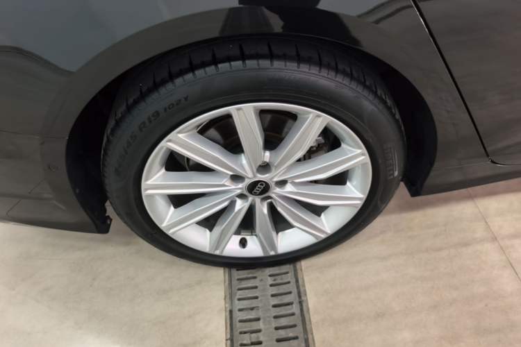 Used Audi A6L 2024 45 TFSI Prestige Dynamic Edition Right Rear Wheel Hub