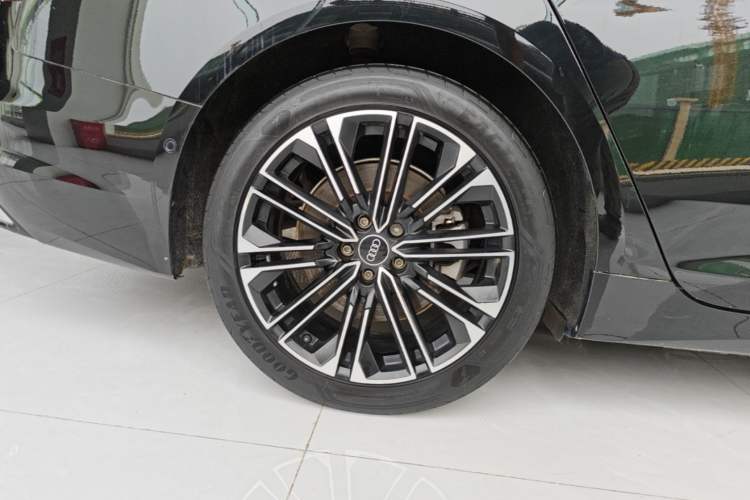 Used Audi A6L 2024 45 TFSI quattro Prestige Elegant Edition Right Rear Wheel Hub