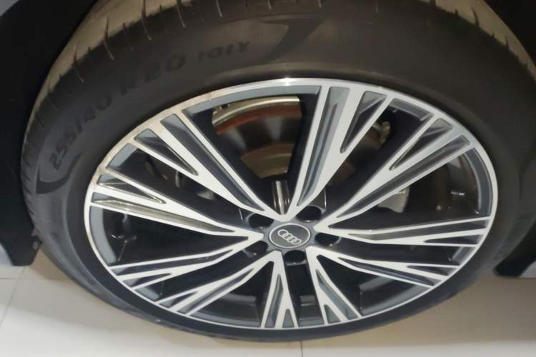 Used Audi A6L 2024 45 TFSI quattro Prestige Dynamic Edition Right Rear Wheel Hub