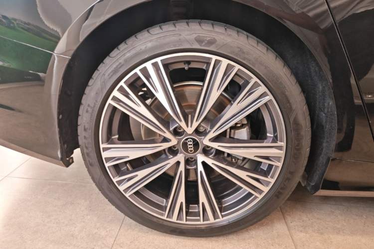 Used Audi A6L 2024 45 TFSI Prestige Dynamic Edition Right Rear Wheel Hub