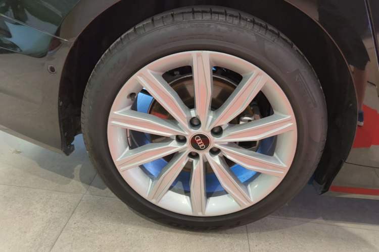 Used Audi A6L 2024 45 TFSI Prestige Dynamic Edition Right Rear Wheel Hub