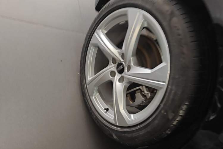 Used Audi A6L 2024 45 TFSI quattro Prestige Elegant Edition Right Rear Wheel Hub